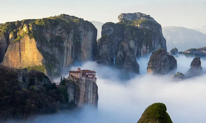 Meteora & Delphi 3 Days Semi Private Tour