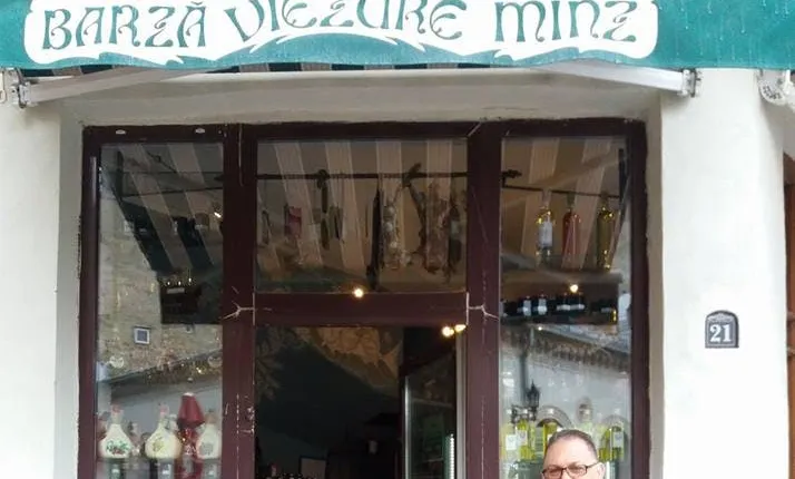 Romanian food walking tour in the center of Bucharest
