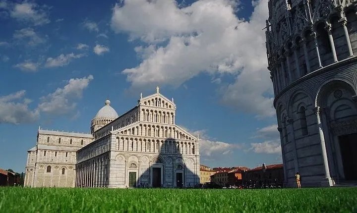 From Florence: Private Minivan Excursion to Pisa and Vinci