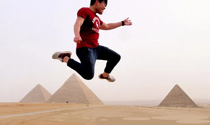 Sightseeing Day Tour to Pyramids, Egyptian Museum and Bazaar from Giza or Cairo