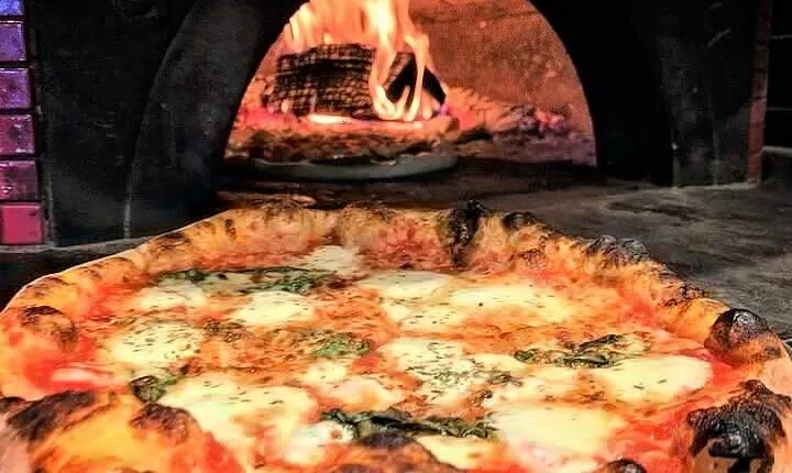 Boston Pizza Lovers Food & History Walking Food Tour