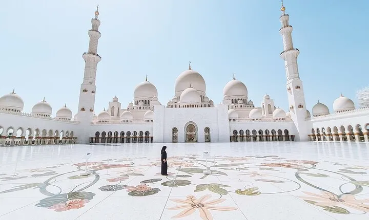 Abu Dhabi City Tour from Dubai: Qasr Al Watan, Emirates Palace, Mosque