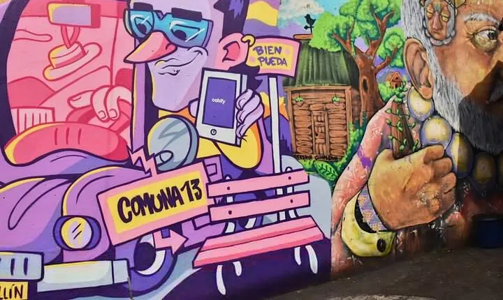City Tour + Commune 13 Medellin
