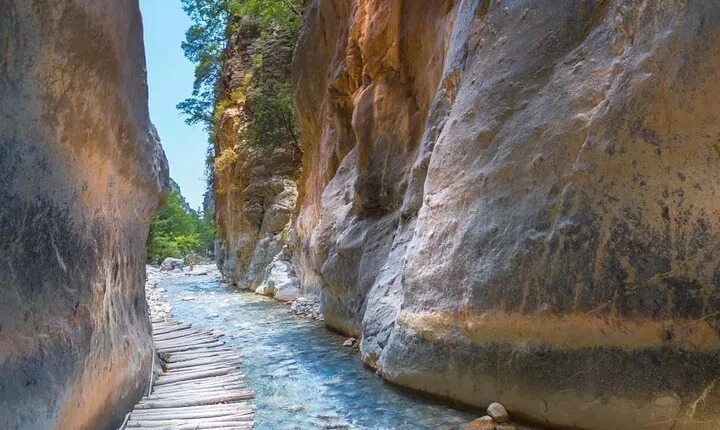 Samaria Gorge Hiking from Chania with proffesional hiking guide