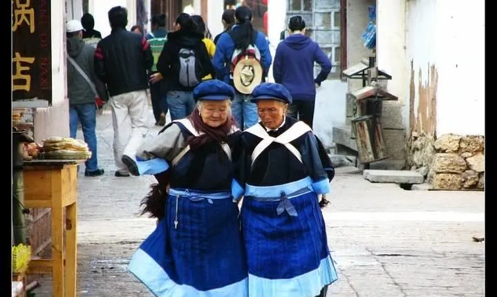 Country Biking tour to lashi lake Lamaism temple baisha village from Lijiang