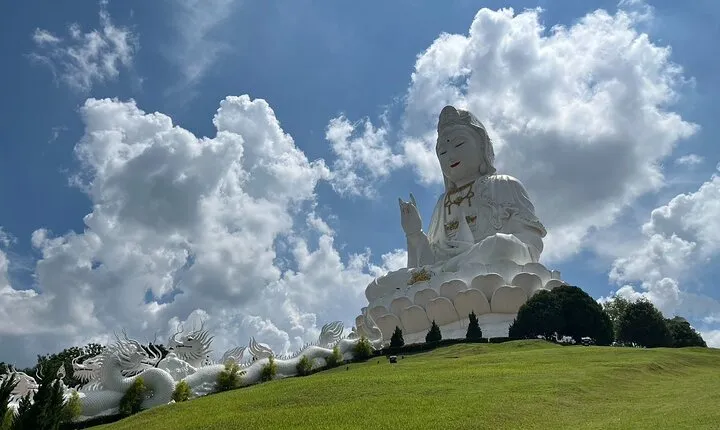 Chiang Rai Day Tour from Chiang Mai Red White and Blue Temples