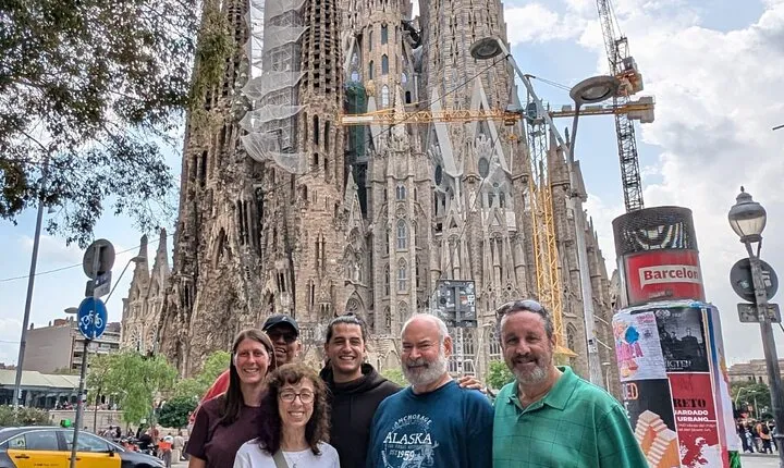 Gaudi's Modernist Legacy: Small Group Walking Tour