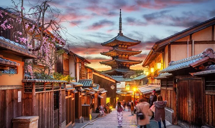 Kyoto Gion: 2-Hour Geisha Culture & History Walking Tour