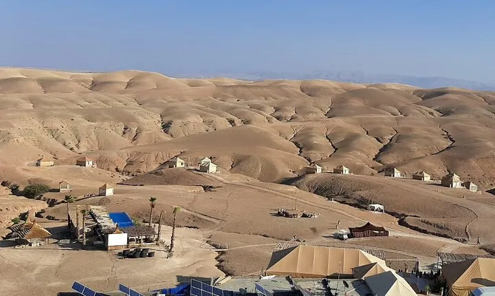 Agafay Sunset Trip: Quad + Camel + Dinner in Agafay