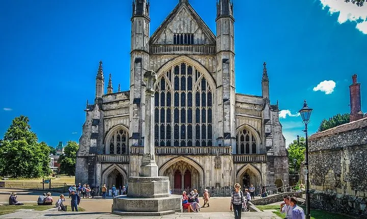 Windsor Castle, Stonehenge & Winchester Cathedral Private Tour