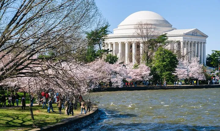 Niagara Falls, Toronto, Philadelphia, DC 5-Day Tour from NYC