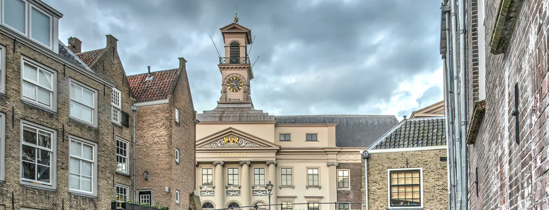 Self guided tour with interactive city game of Dordrecht