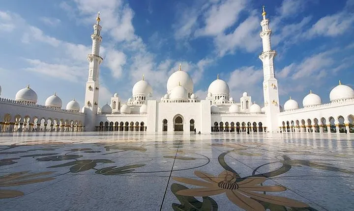 Abu Dhabi City Tour from Dubai including Lunch in Emirates Palace
