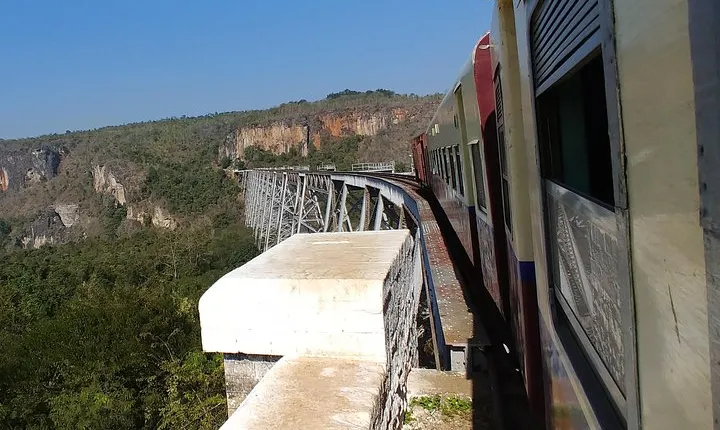 1-night in Pyin Oo Lwin next day to Gokteik tour