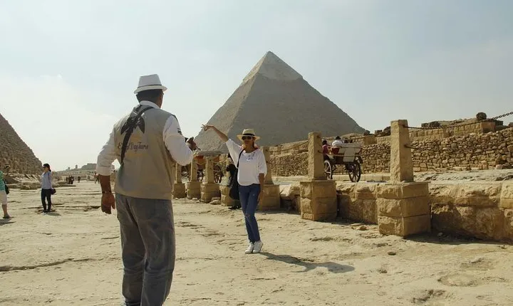 Private Tour to Giza Pyramids, Sphinx and Egyptian Museum