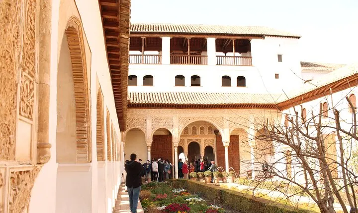 Alhambra Guided Tour, Nasrid Palaces and Generalife
