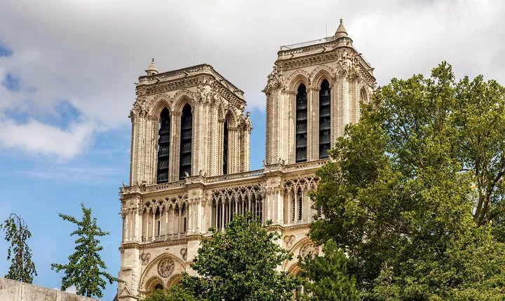 Paris Guided Tour with Notre Dame Cathedral or Ste Chapelle Entry