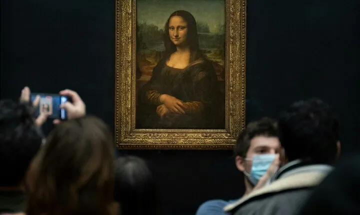 Louvre Walk to the Mona Lisa EN/HI & Entrance Ticket