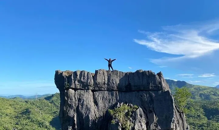 Nagpatong Rock Day hike + Tungtong Falls(with transfers**) 2023