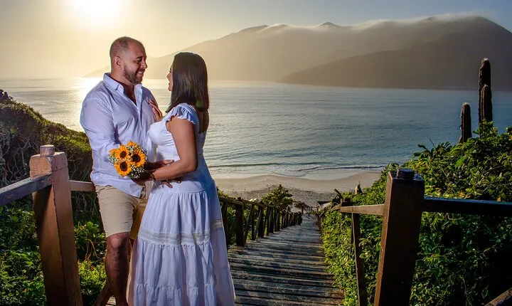 Romantic photo shoot in Arraial do Cabo Pontal do Atalaia