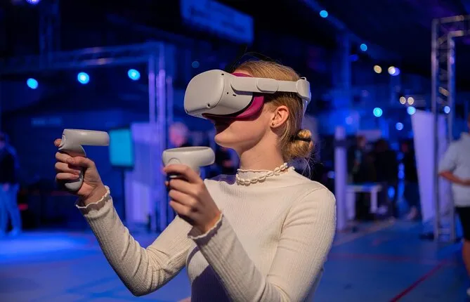 30 Minutes VR Game Cops and Robbers