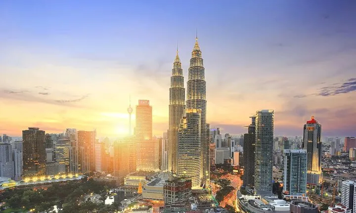 Kuala Lumpur Sunrise Landmarks Tour with Roti Canai & Teh Tarik