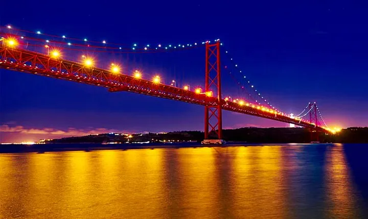 Private Lisboa by Night Sailing Tour