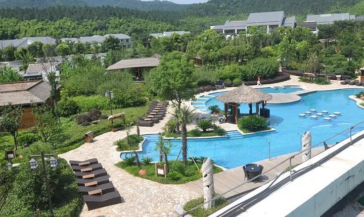 Tongli Water Town Private Tour from Shanghai with Hot Spring Spa Experience