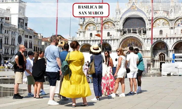 Grand Tour: Basilica, Doge's Palace, Murano & Burano + Gondola