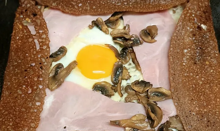 Private Galette & Crêpe Cooking Class + Host table diner