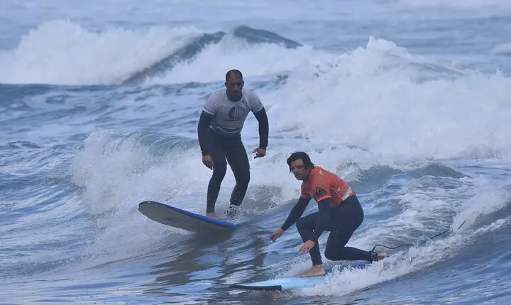 Surf lessons in Famara 9:15-14:30h (4 hours of class)