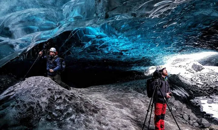 Sindri’s Ice Cave Photography Tour: A Local’s Perspective