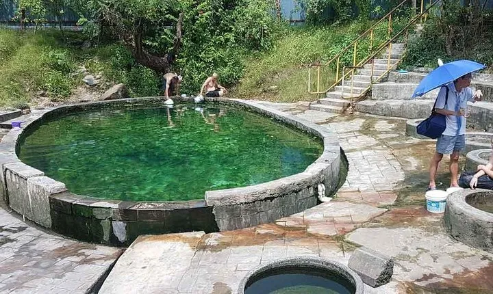 Batu Caves,Waterfalls and Hot Springs Tour With Lunch