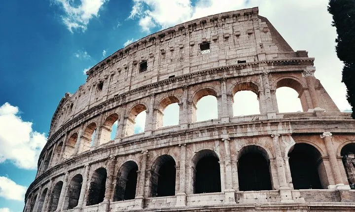Rome private experience: Colosseum tour with lunch and driver