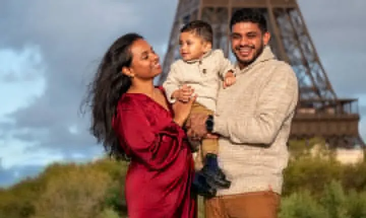Private Photoshoot with the Iconic Eiffel Tower in Paris