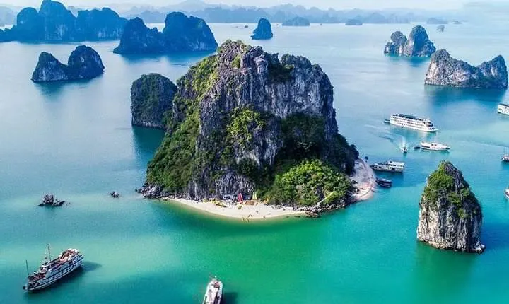 Full day private boat trip from Halong city