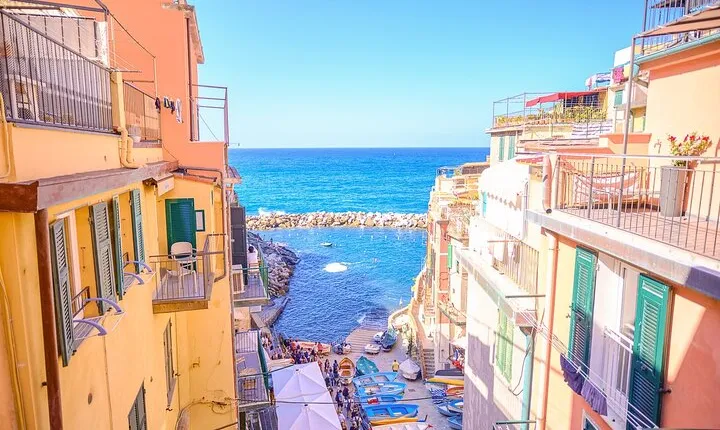 Cinque Terre Sea Park with Limoncino Tasting Day Trip from Milan