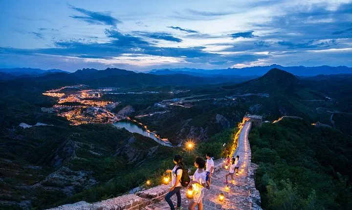 Private Night Tour: Illuminated Gubei Water Town and Simatai Wall