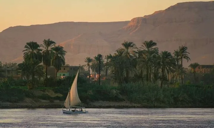 4 Nights Cruise Luxor, Aswan, Abu simbel,Balloon,and Tours By Bus From Hurghada
