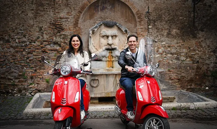 Rome: Vespa Tour with Professional Photoshoot