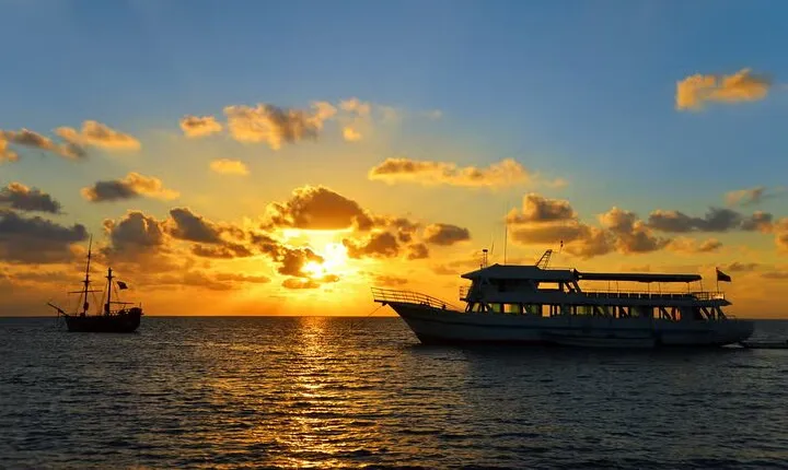 Sunrise Tour in San Andrés Natural Aquarium