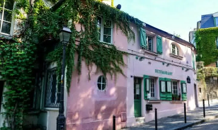 Parisian Love Affair: Elegant Romance Private Tour in Paris