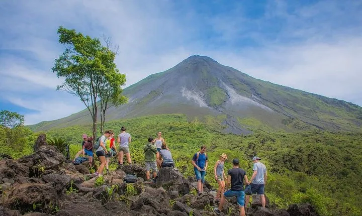 Guided hike in Arenal Volcano Ecological Park + Thermas