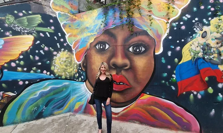 The Best Comuna 13 Graffiti Tour, Plaza Botero and Cable cars