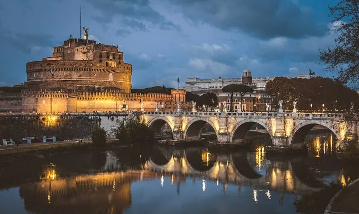 Night Tour of Rome with Local Pizza Dinner and Gelato Experience