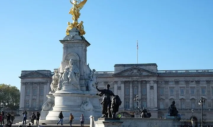 Royal London And Changing of Guard - Very Small Group Tour