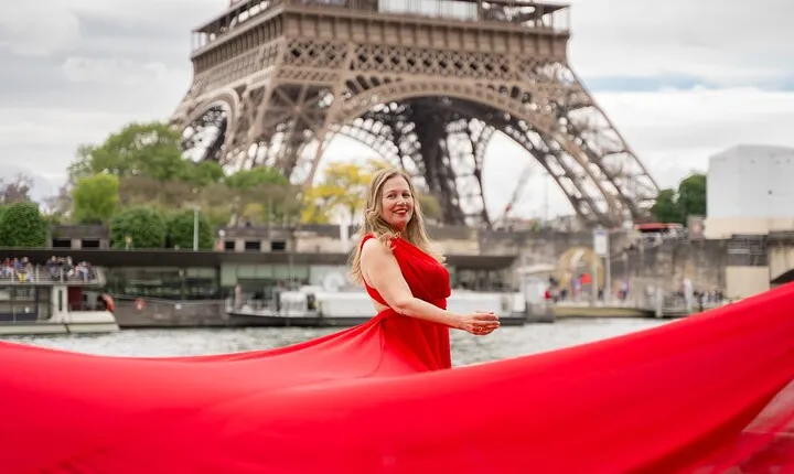 Paris: Professional Flying Dress Photoshoot @jonadress 30 mins