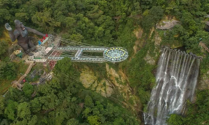 Private Day Tour to Gulong Canyon Glass Bridge from Guangzhou