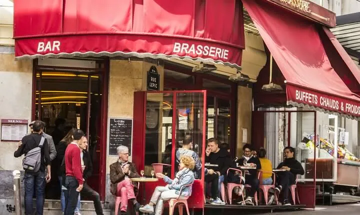 Iconic Amelie Movie Locations - Private Tour with Friendly Guide