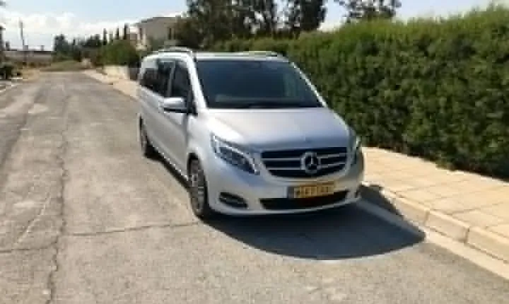 Private Transfer from Nicosia to Larnaca Airport in 6 seater Taxi